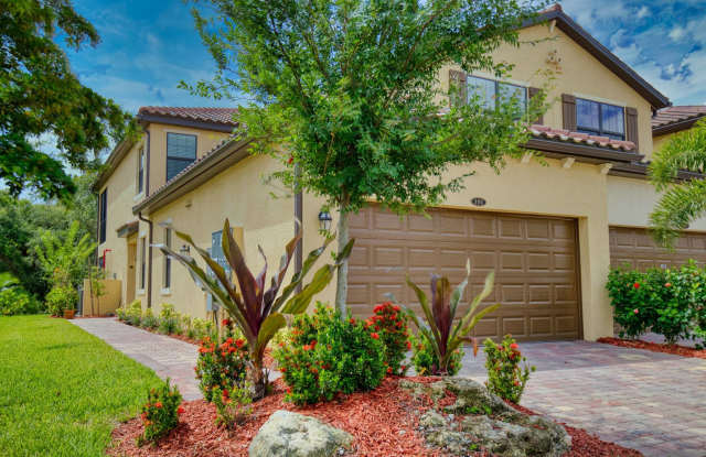 Seasonal Short-Term Coach Home 2-Bedrooms plus den, 2-Bath in Gran Paradiso! photos photos