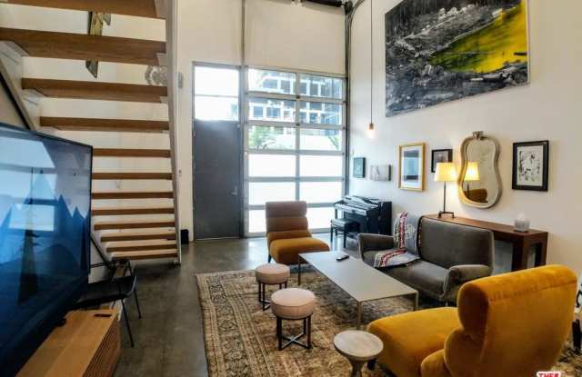 1523 GORDON Street Gallery 2