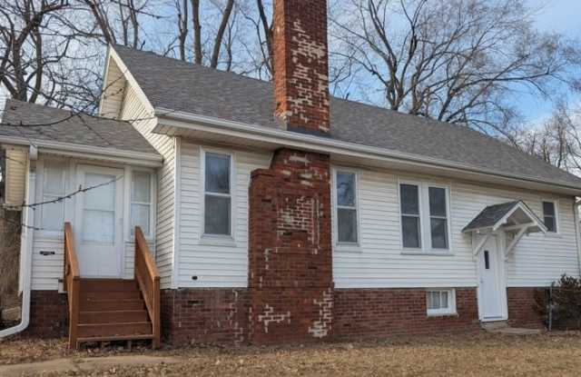 1015 A Avenue East Gallery 4