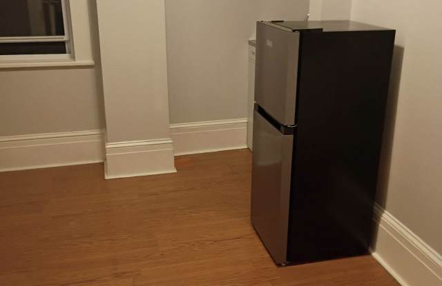 204 Main St Gallery 2