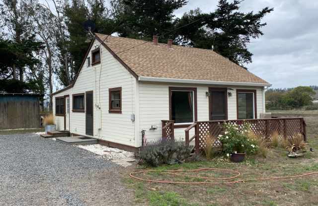 2BR/1BA Single Family Cottage - 8080 Valley Ford Road, Petaluma - 8080 Valley Ford Road, Sonoma County, CA 94952