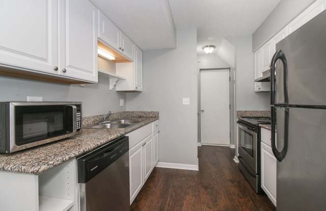 3 Bedroom/2.5 Bath Westlake!! Condo living at it's finest! Gallery 4