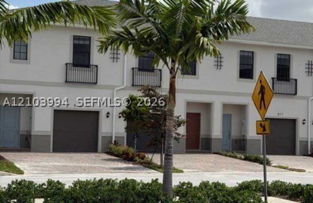 1232 SW 8th Ct Gallery 1