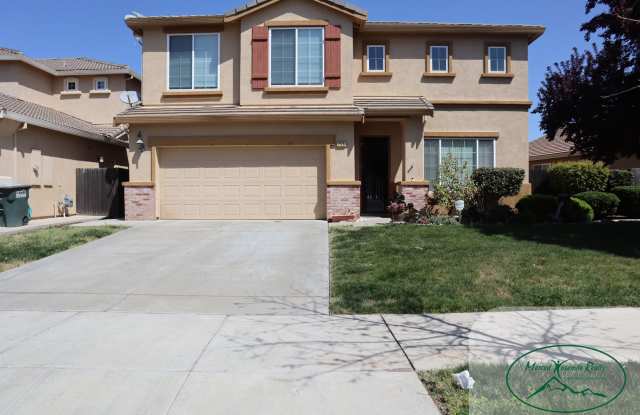 Apply Now! 4 bd 3bath 2,676 sq. ft. Gallery 1