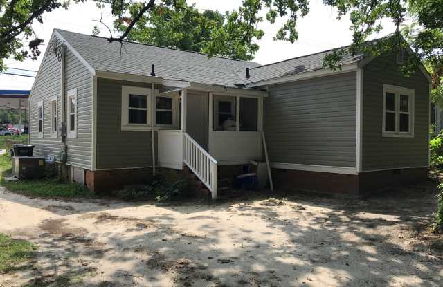 Great Location in the middle of Fayetteville  close to Ft. Bragg! photos photos