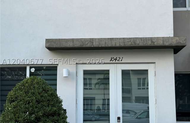 10421 NW 66th St photos photos