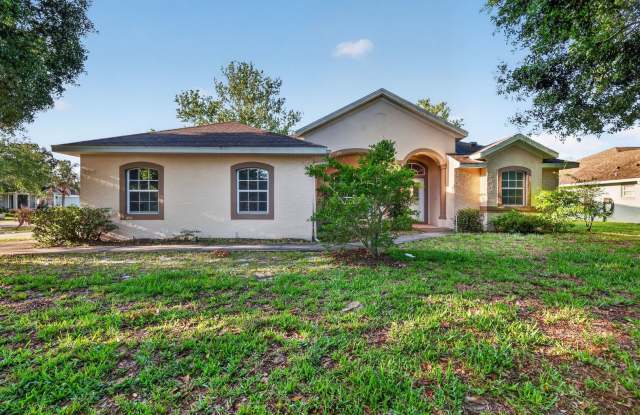 Available NOW - 3/2 Split Plan Home in Eustis with large Florida Rm! photos photos