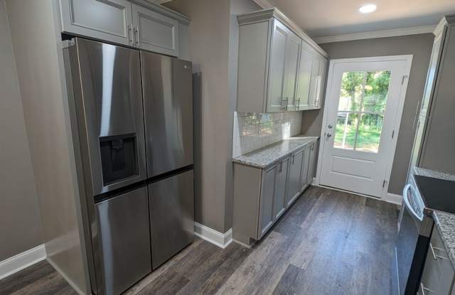Renovated two bedroom garden duplex in Belmont Gallery 2