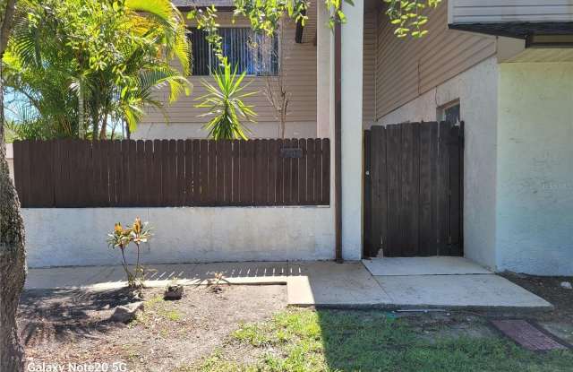 4502 LIGHTHOUSE CIRCLE - 4502 Lighthouse Circle, Orlando, FL 32808