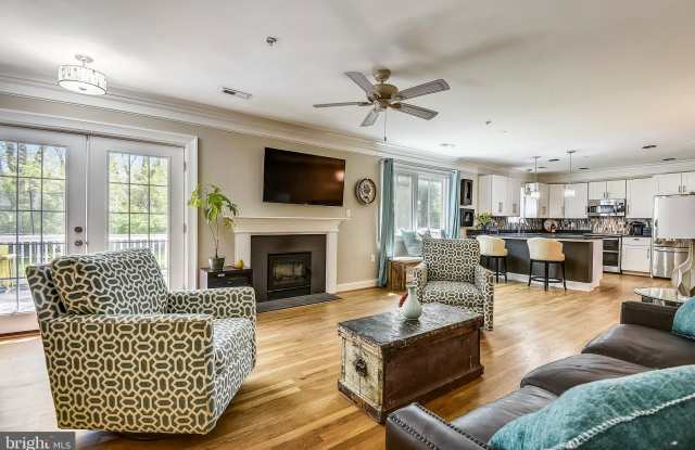 509 HILLSMERE DRIVE Gallery 2