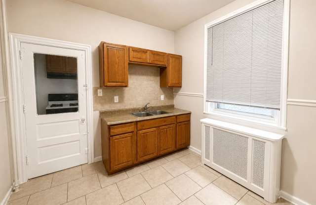 3-Bedroom Philadelphia Rowhome | Spacious Layout | Convenient Strawberry Mansion Location Gallery 4