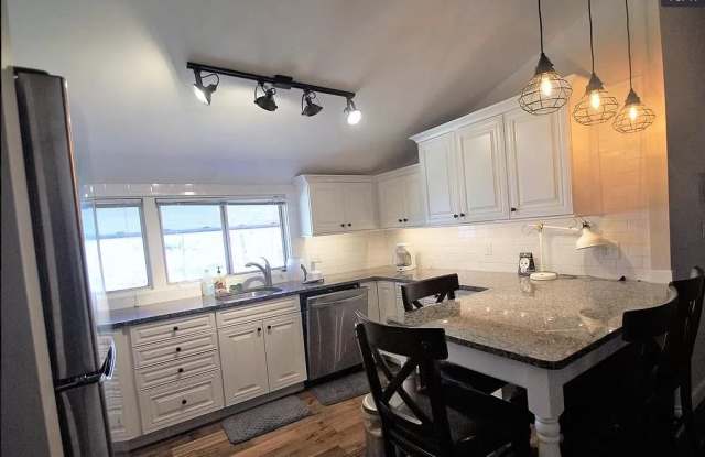 7 Longwood Drive - 7 Longwood Drive, Essex County, MA 01810