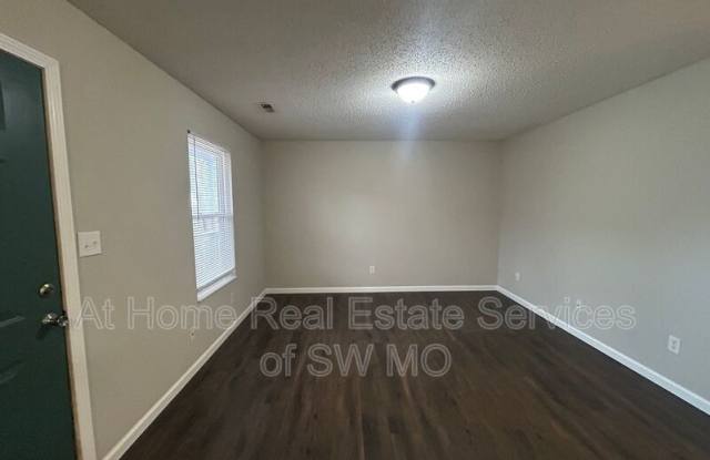 1312 E McDaniel Gallery 4