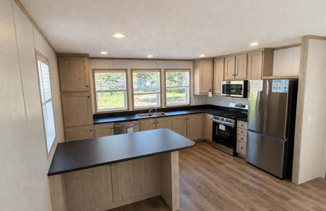 4052 Underwood Lane Gallery 1