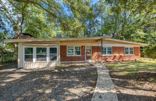 In Town Location on This Mid Century Home photos photos