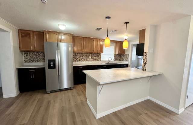 FANTASTIC 3BR/1BA SINGLE FAMILY HOME in RIDGE CREST ACRES SUBDIVISION Gallery 4