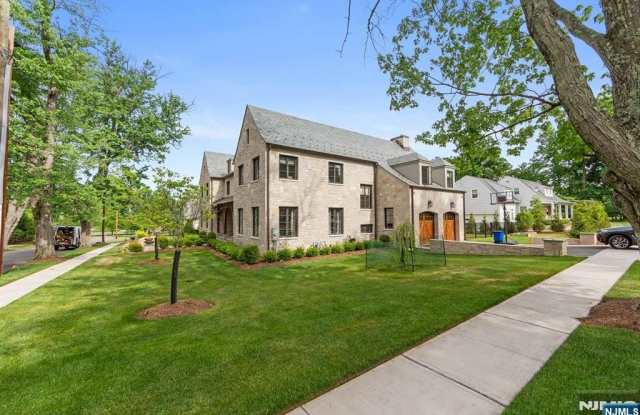 548 W Sylvan Place Gallery 2