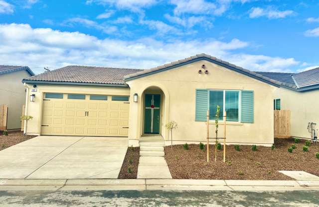 Gorgeous 4/2 Wilson home in the highly desirable Riverstone Community! - 180 Journey Way South, Madera County, CA 93636