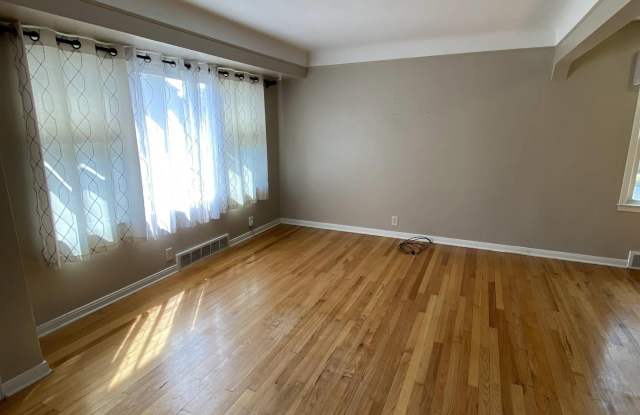 1470 Anita Gallery 4