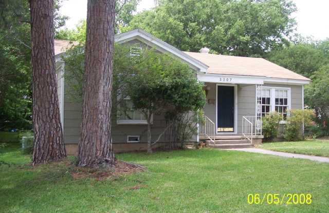 2207 Palmer Dr - 2207 Palmer Drive, Denton, TX 76209
