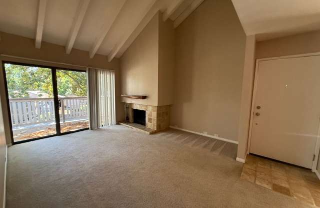 2 bed 2 bath upstairs condo available to move in now! photos photos