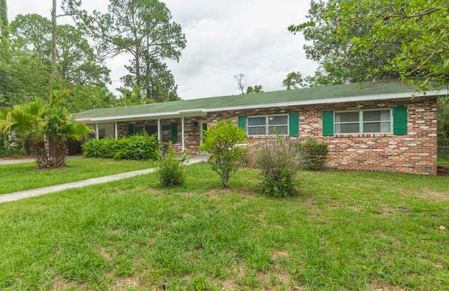 Freshly Painted 3/2 Pool Home with Attached 1/1 Apartment in NW Central Gainesville! Gallery 3