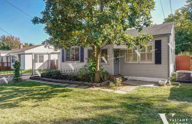 Charming Two-Bedroom, One-Bathroom, Fully-Furnished Home in Central Springfield - 1026 West Portland Street, Springfield, MO 65807