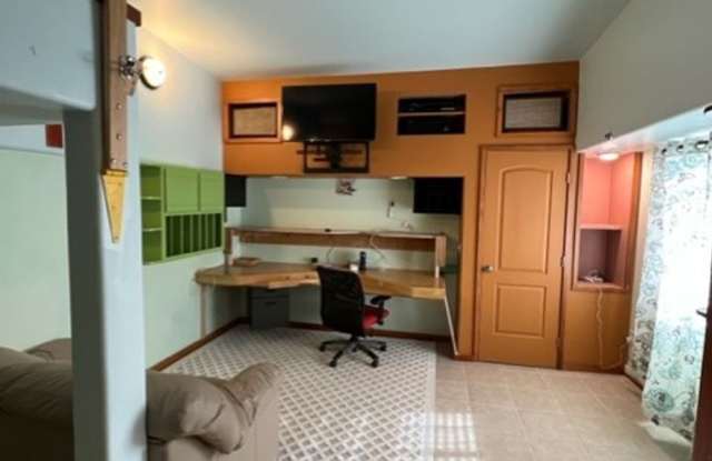 Furnished Efficency with Utilities Ready Now Gallery 4