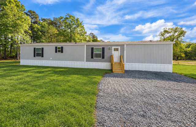 Peaceful 3 Bedroom Rental Home on 1 Acre – Lawn Care Included Gallery 1
