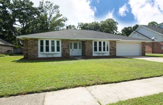 Great Location in Mary Esther - 211 Brian Circle, Mary Esther, FL 32569