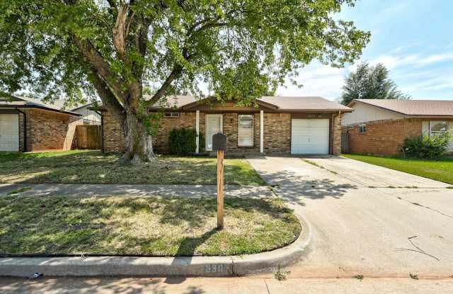 Cute 3 Bed 1 Bath in Mustang! Gallery 3