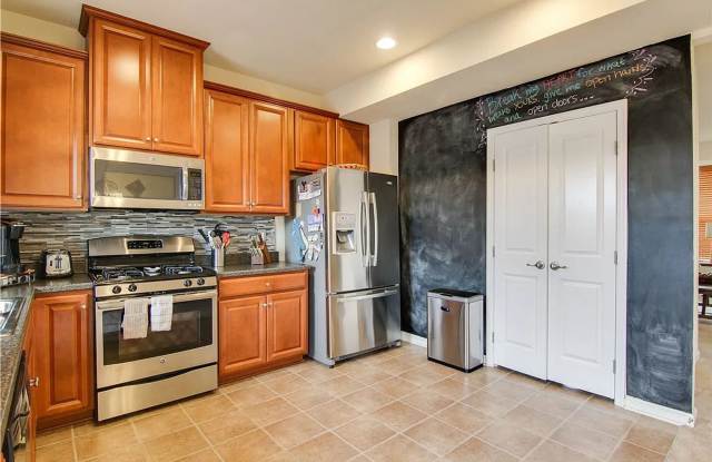Beautiful 3-Bedroom, 2.5-Bath Townhome in Wexford available September 1! Gallery 3