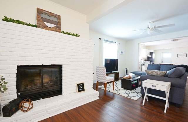 Completely Remodeled Duplex, Pet-Friendly in Northeast Minneapolis Arts District! 3 beds 1 bath! - 2742 California Street Northeast, Minneapolis, MN 55418