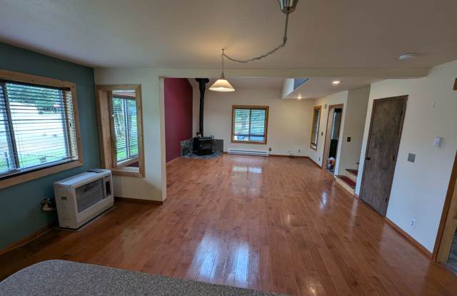 3 bed, 2 bath, unfurnished Valley townhome, Pet friendly, Long term lease Gallery 4