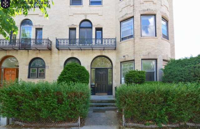 925 Beacon St. photos photos