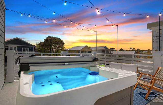 Salt & Sky | Rooftop Hot Tub | Carolina Beach photos photos