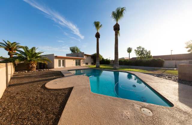 5 bed 3.5 bath home with AMAZING  HUGE BACKYARD AND POOL! - 1349 East Donner Drive, Tempe, AZ 85282