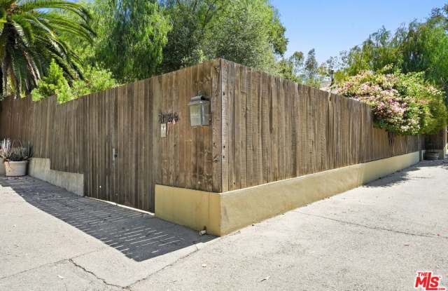 21344 Colina Drive Gallery 3