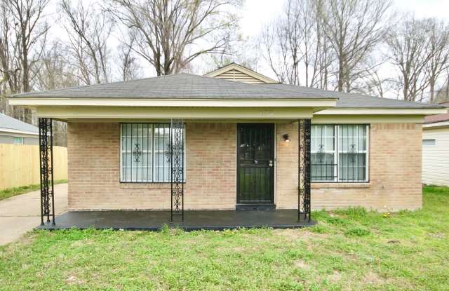 Beautiful Home Available for Immediate Move In- Section 8 - 672 Blackhawk Road, Memphis, TN 38109