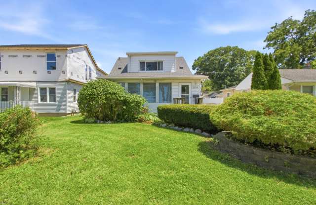 Huge Colonial, Granite counter, SS Appliances! Gallery 1