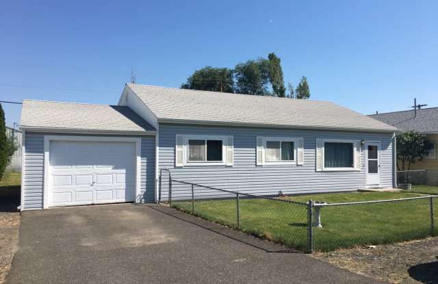 Beautifully Remodeled 3-Bedroom Home Near Fairchild Air Force Base - 12418 West 13th Avenue, Airway Heights, WA 99001