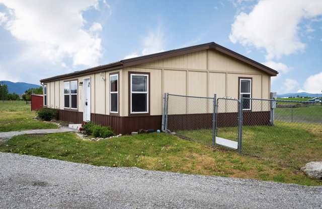Country Home with Fenced Yard in Hayden! - 3700 West Robison Avenue, Kootenai County, ID 83835