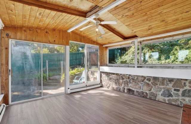 23 Mansion Avenue Gallery 2