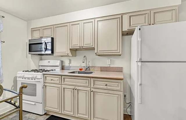 3240 Westmont- YOUR NEXT HOME AWAITS Gallery 3