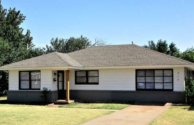 Classy 3 bedroom Home! - 716 West Arapaho Avenue, Weatherford, OK 73096