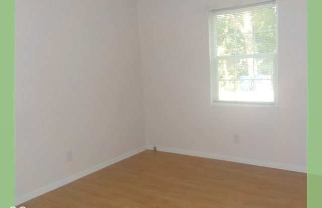 209 Lark Drive Gallery 3