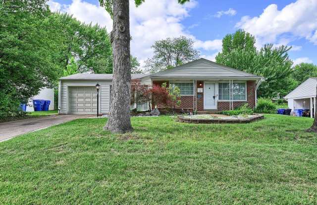 Lovely Large 3 Bedroom 1 1/2 Bath Ranch Style Home photos photos