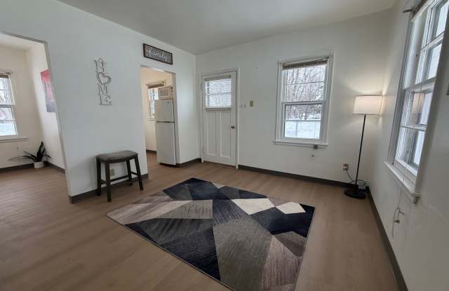 1 bed, 1 bath for rent in quiet Waterloo neighborhood photos photos