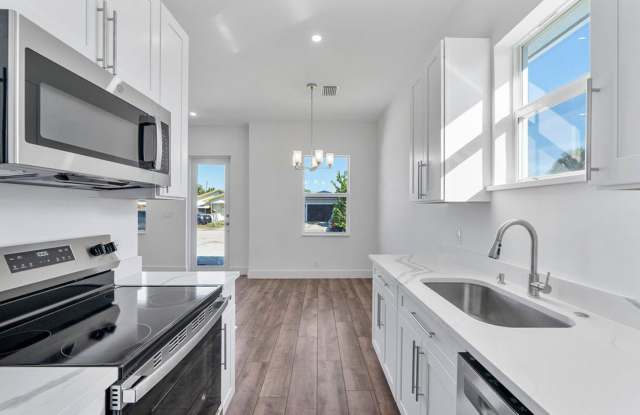 1573 W 16th Street, Riviera Beach, FL 33404 photos photos