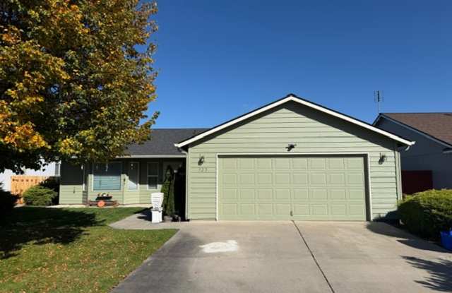 3 Bedroom / 2 Bathroom Single Level Home in Redmond Gallery 3